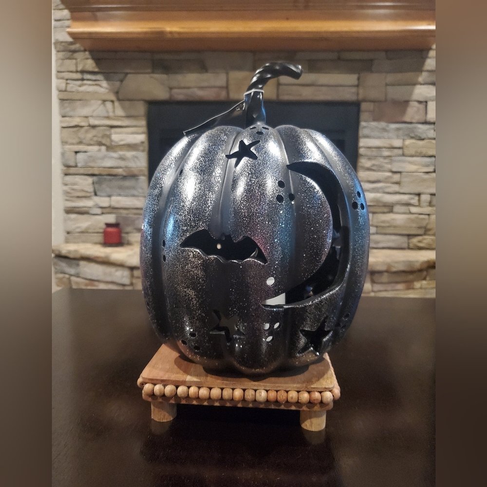 Viral Halloween! Gorgeous LED Pumpkin-NWT